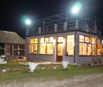 Sala za Vaše svečanosti do 60 mesta u zatvorenom i klimatizovanom prostoru , + letnja bašta otvorena do 60 mesta sa pogledom na reku Drinu.